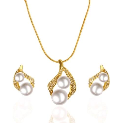 Vintage Geometric Alloy Pearl Crystal Necklace Two-piece Set For Women Fashion Simple Gold Metal Pendant Accessories Wholesale