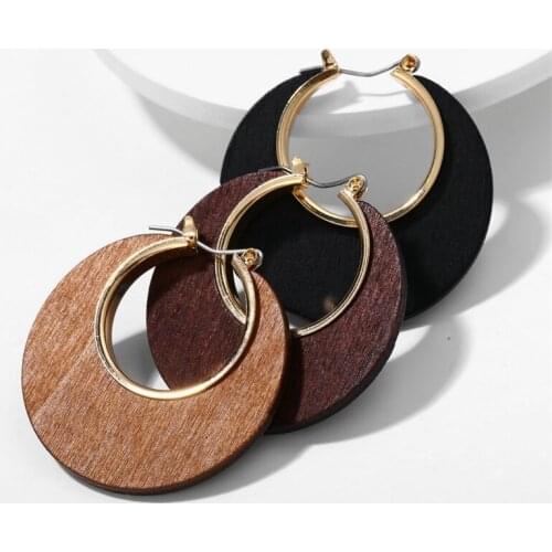 New round wooden earrings, simple and classic solid color log C Earrings