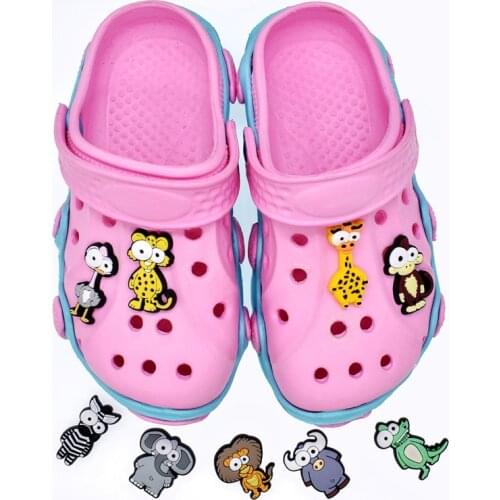 Hole Slippers Shoe Buckle Chars Crocs Designer Accesoire Decoration Crocodile Mouse Giraffe Garden Shoe Decoration Fit Kid Gift