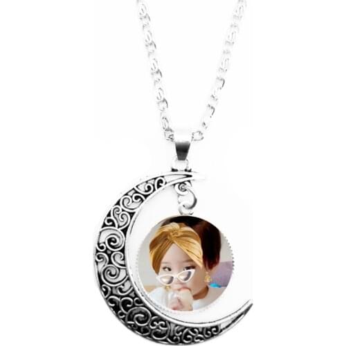 Character Photo Badge Logo Team Team Logo Custom Month Necklace Dad Mother Grandparents Kids Photo Custom Glass Convex Pendant