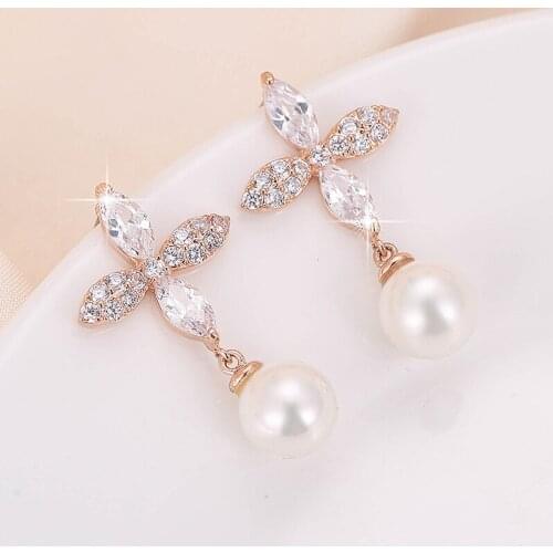 DE312 Street Series Fashion Exquisite Copper Zircon Leaf Faux Pearl Stud Earrings Gifts for Girls Evening Woman Jewelry Earrings