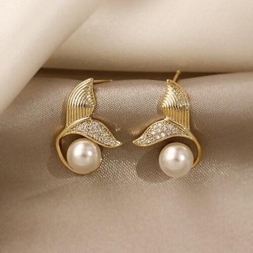 YAOLOGE 2021 Gold Color Fish Tail Pearl Stud Earrings Cute Simple Earrings Brincos New Female Fashion Jewelry Ear Accessories