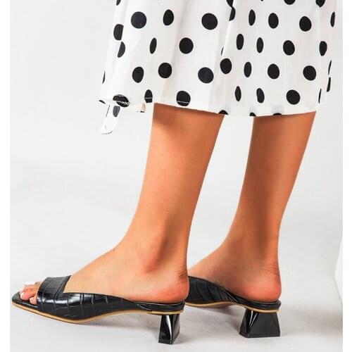 2021 new fashion square designer slippers beach casual summer open toe shaped with low heel sandals female outdoor