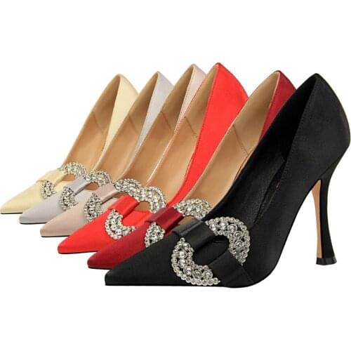 European and American fashion ultra high glass follows silk satin shallow mouth pointed head sexy night shop water gets a single