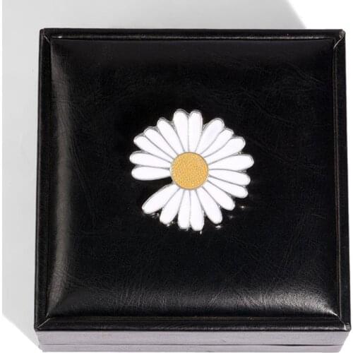 Fashion Rhinestone GD Brooch Light Daisy Flower Button Pins Denim Clothes Lapel Pins cute shoe Accessories Jewelry For Woman