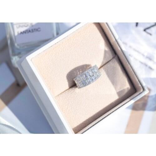 Luxury Silver Plated Wedding Band Jewelry White Zircon Crystal Bridal Ring Engagement Ring Cocktail Party Women Jewelry Gifts