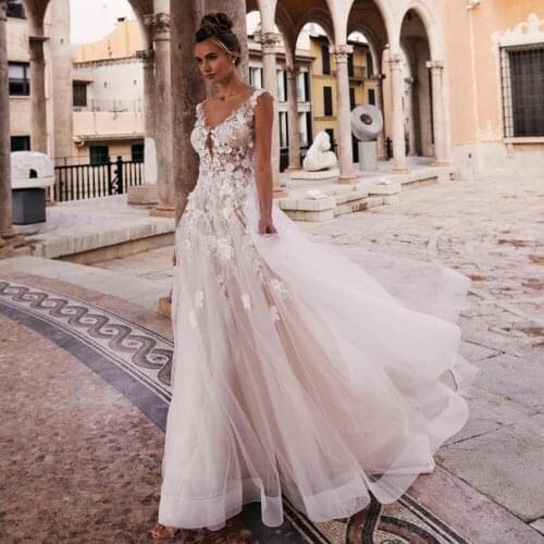 Loverxu Sexy Illusion Scoop Neck Beach Wedding Dresses 2019 Luxury Appliques Sweep Train Flowers Tulle Vintage Bridal Gowns