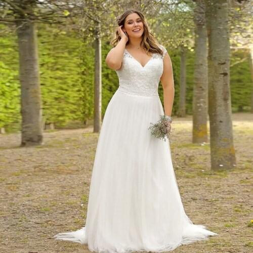 Sheer Back Plus Size V-neck Lace Applique Sleeveless A-line Tulle Wedding Dresses with Sweep Train Vestido De Novia