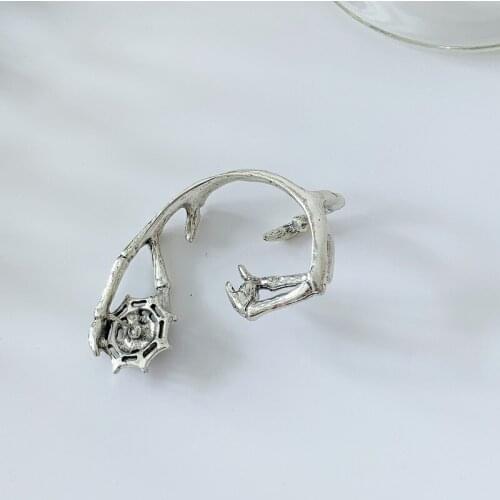 Origin Summer Hiphop Cool Metal Devils Claw Dangle Earring for Women Exaggerated Rhinestone Silver Color Earring Jewelry