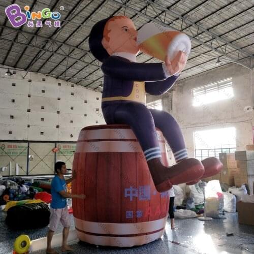 Event decoration 3x5.3 meters inflatable beer barrels with mascot for sale / 17 feet wine barrels with doll balloons toys