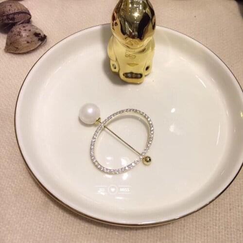 Free Shipping High Quality Vintage Gold Brooch Pins with Simulation Pearl Circle Brooches For Women Wedding Jewelry Accessories