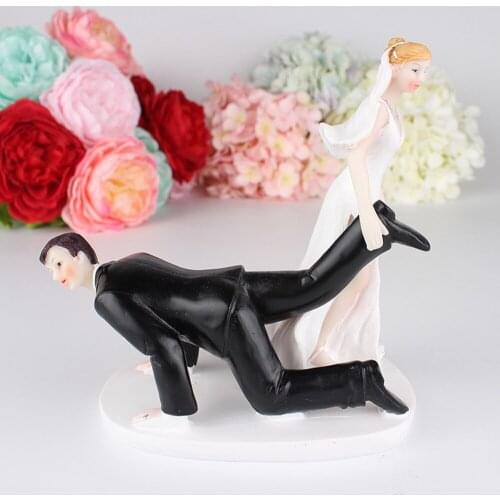 Bolafynia Cake Doll Resin Decoration Valentines Day Gift Cake Top Decoration wedding gift toy groom dragging Bride leg