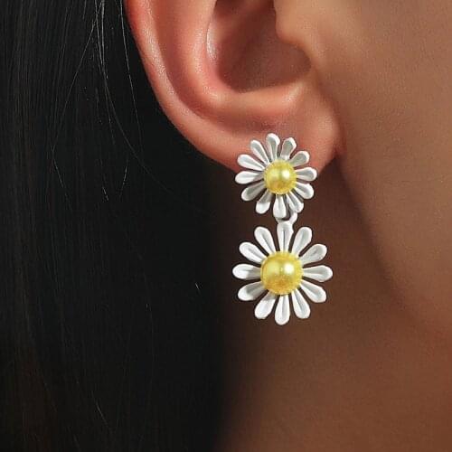 Simple Fashion Geometric Daisy Flower Dangle Earrings for Women Candy Color Exaggerated Tassel Drop Earrings Party Jewelry Gift