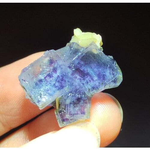 Famous person, fluorite mineral stone, decorative ring vein healing geological teaching specimen, crystal quartz gem