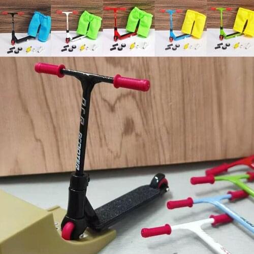 New Alloy Finger Scooter Toy Mini Metal Scooter Model 2-Wheel Finger Skateboard Toys for Children
