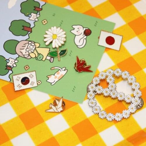 1 design metal cartoon color animation pin color cute little Daisy combination pin brooch womens Lapel Pin Badge JS20