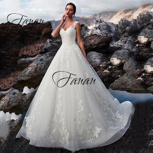 Elegant V-Neck Sleeveless Lace Appliques Wedding Dress Court Train Backless Tulle A-Line Bridal Gown robe de soirée de mariage