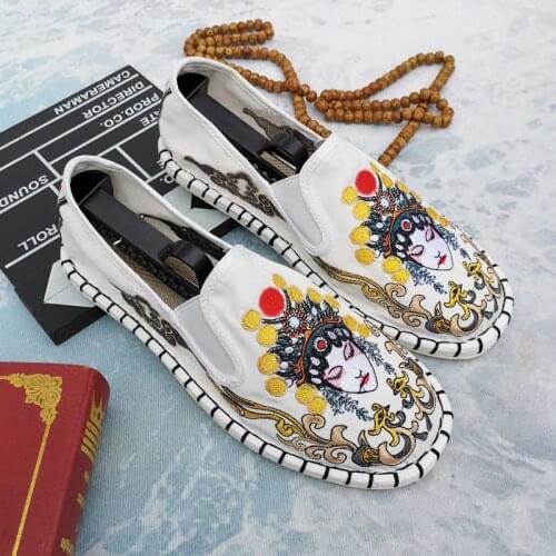 2020 New Men Embroidered Shoes Classic Comfortable Chinese Style Casual Shoes Men Retro Slip-on Loafers Shoes Zapatillas Hombre