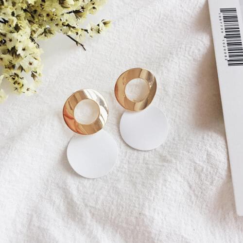 New Fashion Special Elegant Smooth Round Metal Black Stud Earrings Charm Trendy Glossy Statement Earrings for Women Jewelry