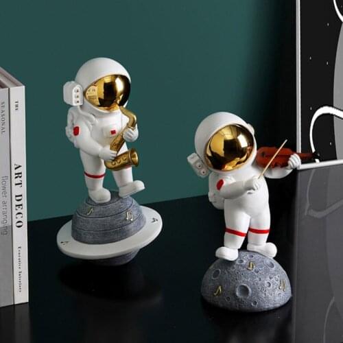 Spaceman Miniatures Astronaut Ornaments Living Room Decor Nordic Modern Home Decorations Resin Handmade Crafts Toy Figurine