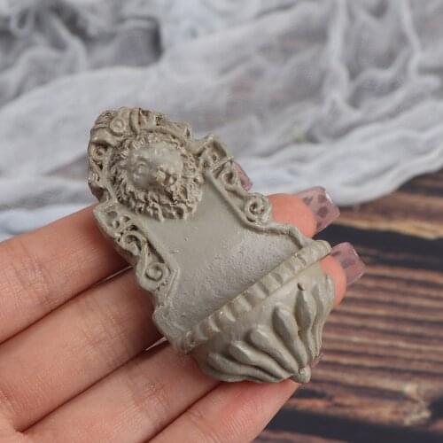 1pcs 1:12 Dollhouse Accessories Miniature Outdoor Lion Head Model Wall Decoration Mini Accessories