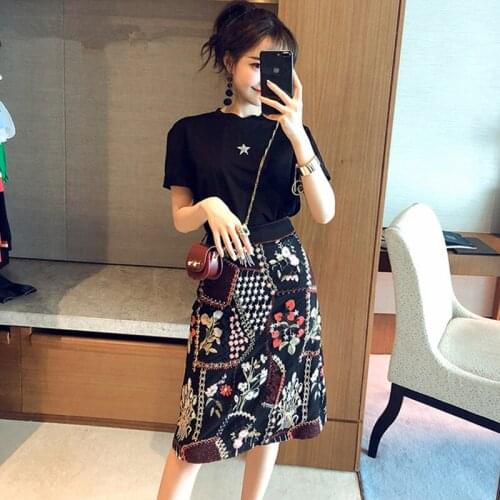 2019 New Arrival women Short sleeve beading Black T-shirt + Mesh embroidery flowers Skirt 2pcs Sets Vintage high waist skirt set