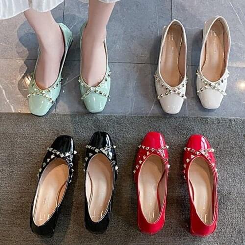 Plus Size 35-43 Women Pumps Rivets Dress Shoes Patent Leather Office Shoes Female Medium Heels Boat shoes zapatos mujer 8195L