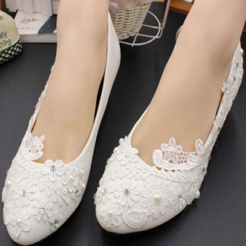 Low heel 3cm heel ivory lace wedding shoes woman sweet pearls handmade pearls brides small heel wedding shoes lady party pumps