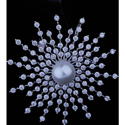 Red Trees Brooch Drop New Arrival Luxury AAA Cubic Zirconia Beautiful Snowflake Shape Christmas Brooch Pins Pendant Compatible