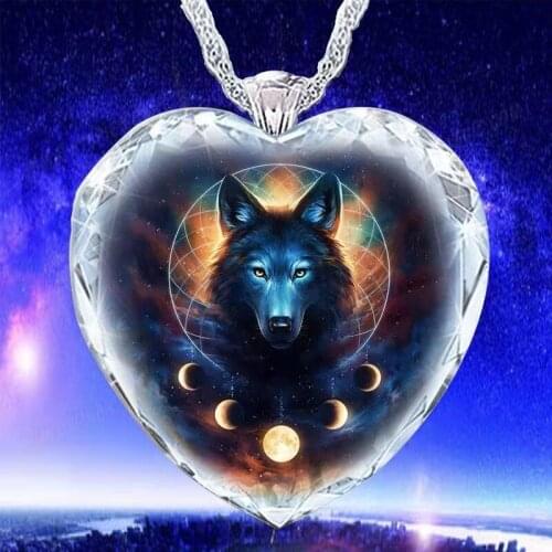 Exquisite Fashion Creative Elegant Crystal Glass Shining Eyeball Woman Necklace Moon Night Black Wolf Pendant Charm Jewelry 2021