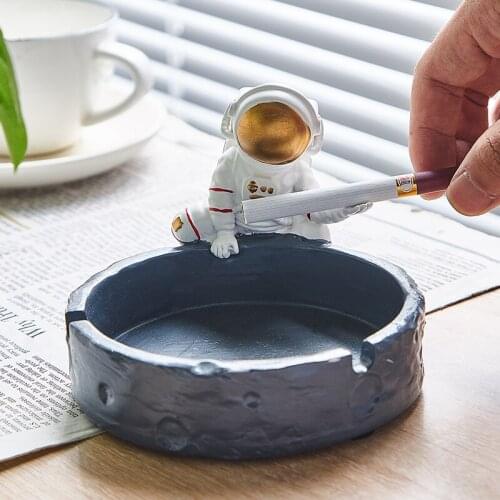 Creative aerospace style living room decoration ashtray Cute cartoon office desktop ashtrays