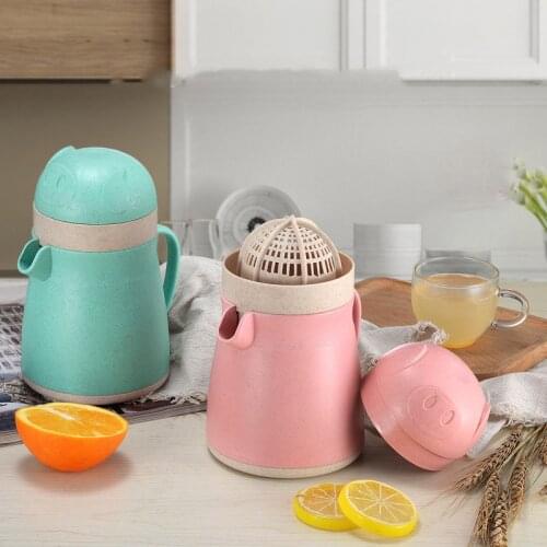 Fortune Pig Squeezed Orange Cup Home Manual Multi-function Lemon Juice Cup Mini Portable Creative Manual Juicers