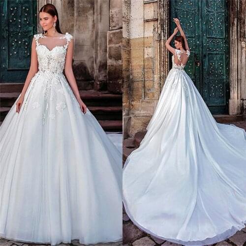 Sheer Scoop Short Sleeves Ball Gown Wedding Dress Lace Appliques Pleated Custom See Through Back Bridal Gowns Princess Vintage