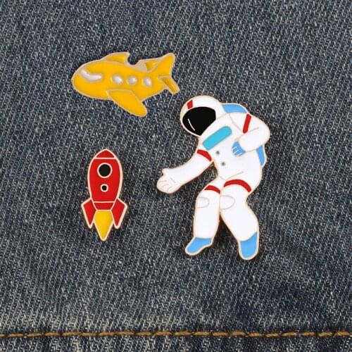 Cartoon Rocket Astronaut Spaceman Brooch Spacecraft Airplane Lapel Pin Enamel Brooches For Student Space Enthusiast Xmas Gift