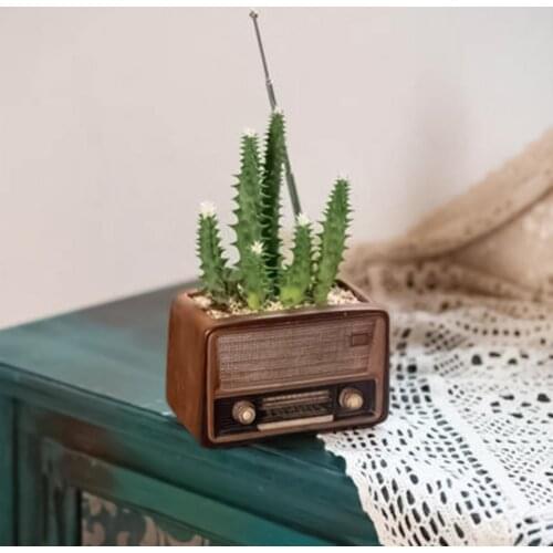 Vintage Radio Flowerpot Retro Unique Resin Fleshy Flowerpot Sculpture for Home Office Desktop Decoration