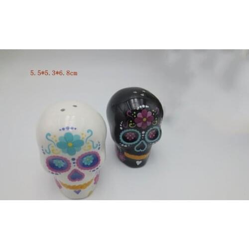 Pure hand painting ceramic salt and pepper shakers set Farmhouse Salt & Pepper Shaker Set (Black and white skull)