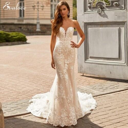 EVALOVE Gorgeous Appliques Court Train Mermaid Wedding Dress Romantic Strapless Off the Shoulder Princess Bridal Gown Plus Size