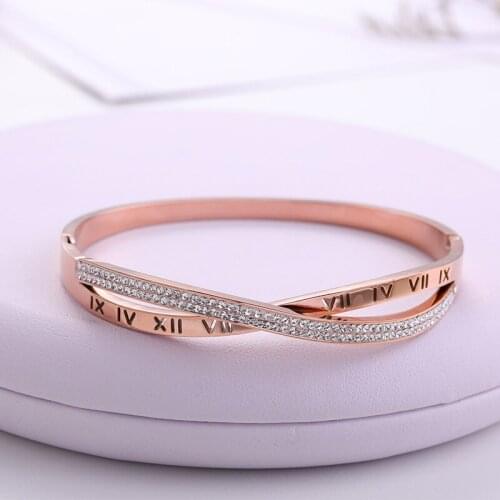 2021 New Style European And American Fashion Classic Rose Gold Cross Bracelet Roman Handwriting Retro Womens Jewelry Gift