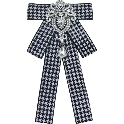 Korean Ribbon Fabric Bow Tie Brooch Pins Rhinestone Crystal Necktie Mens Business Formal Luxurly Jewelry for Women Accessories