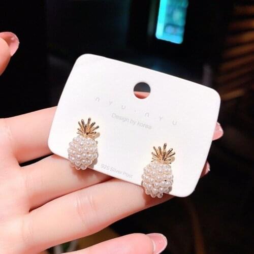 New Arrival Geometric Pearl Women Classic Stud Earrings Pineapple Pearl Earrings Female Fashion Earrings Female Jewelry