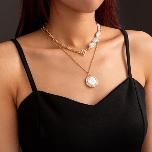Vintage Fashion Baroque Pearl Pendant Multilayer Necklace for Women Splicing OT Buckle Clavicle Chain Necklace Jewelry Girl