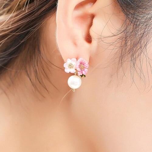 Fashion Retro Elegant Enamel Flower Simulated Pearl Earrings for Women Handmade Vintage Stud Earrings Wedding Party Jewelry Gift