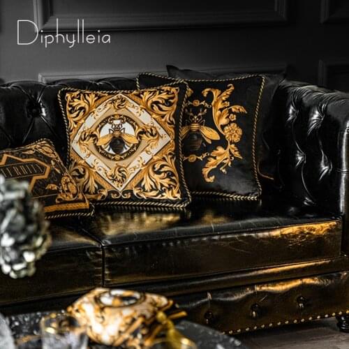 Diphylleia Luxury Honeybee Floral Throw Pillow Cushion Covers Case Baroque Style Highly Ornate Velvet Pillow Cover Family Gift