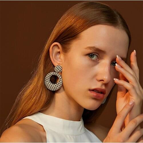 Geometric Vintage White and Black Checkered Round Pendant Earrings For Women Elegance Bohemian Beach Style Jewelry Wholesale