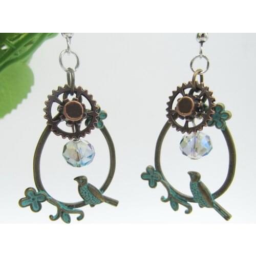 New Arrival Nice Birds Looking for Faceted Crystals Fashion Gears Steampunk Dangle Earring