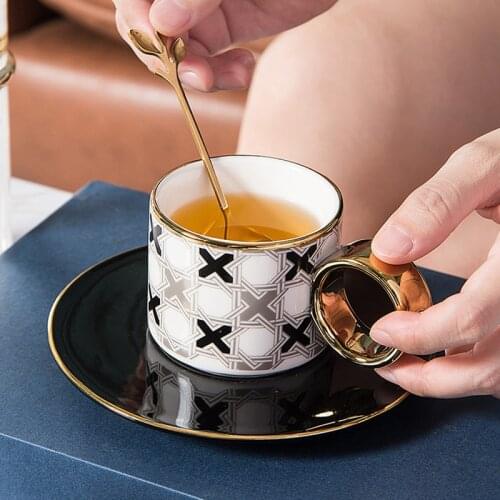 Luxury British-Style Ceramic Coffee Mug With Gold Handgrip Creative Handmade Tea/Espresso Cup and Saucer With Spoon 150ml