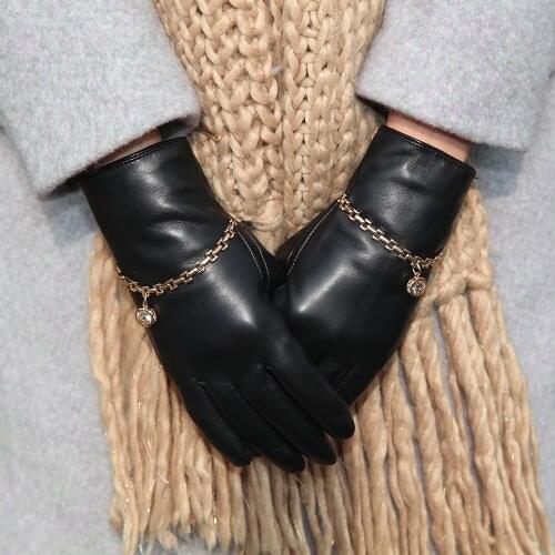 2020 Latest Gloves Imported Sheepskin Real Leather Woman Gloves Chain Decoration Winter Thicken Plus Velvet Female Black DQ6115