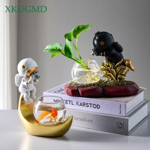 Creative Resin Crafts Astronauts Hydroponics Plant Pot Flower Vessels Fish Tanks Light-emitting Vases Home Decor Ornaments