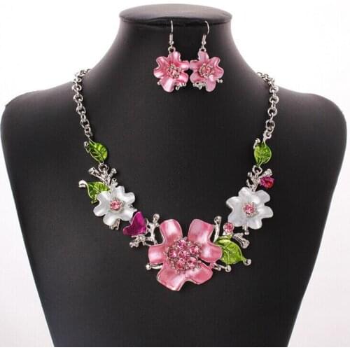 Fashion sweet set of necklace temperament diamond flower necklace flower earring set 2020 new womens jewelry
