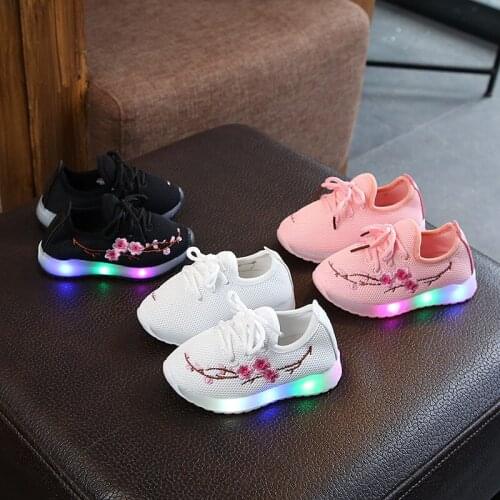 New Autumn Fashion Childrens Sport Shoes Breathable Embroidered Kids Glowing Sneakers Baby Toddler Shoes LED Soft Bottom